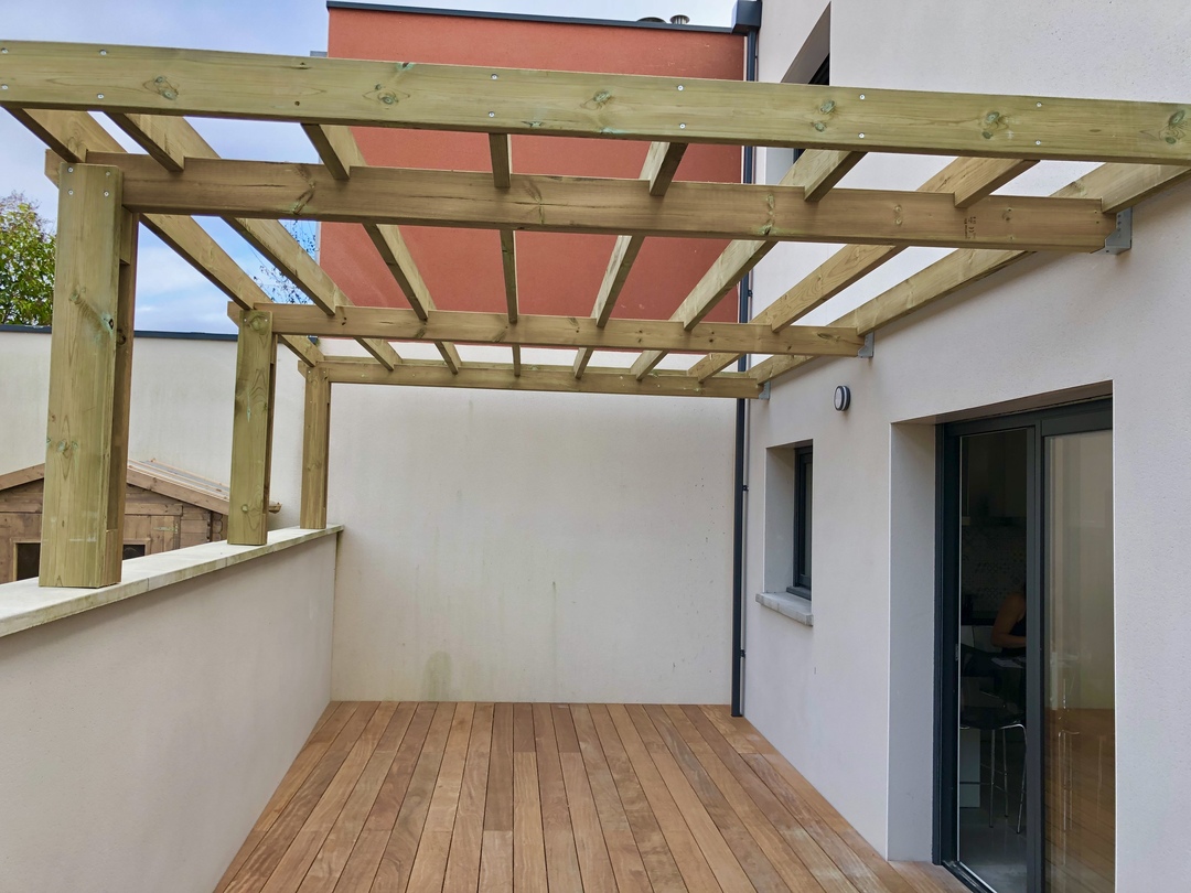 Pergola intégrée à la terrasse